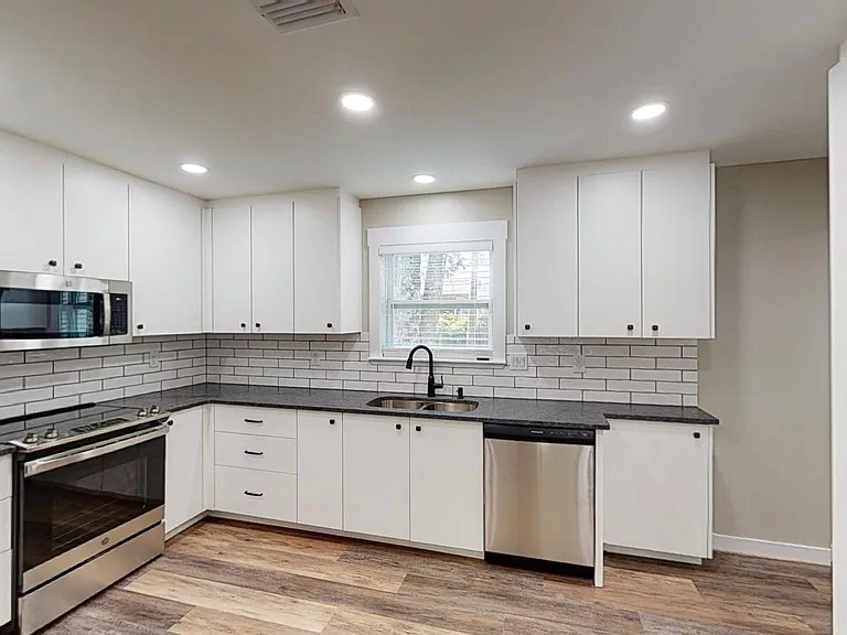 3207 N 6th Ave — Photo 5