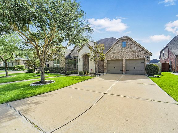 4th image of 2307 Draycutt Dr