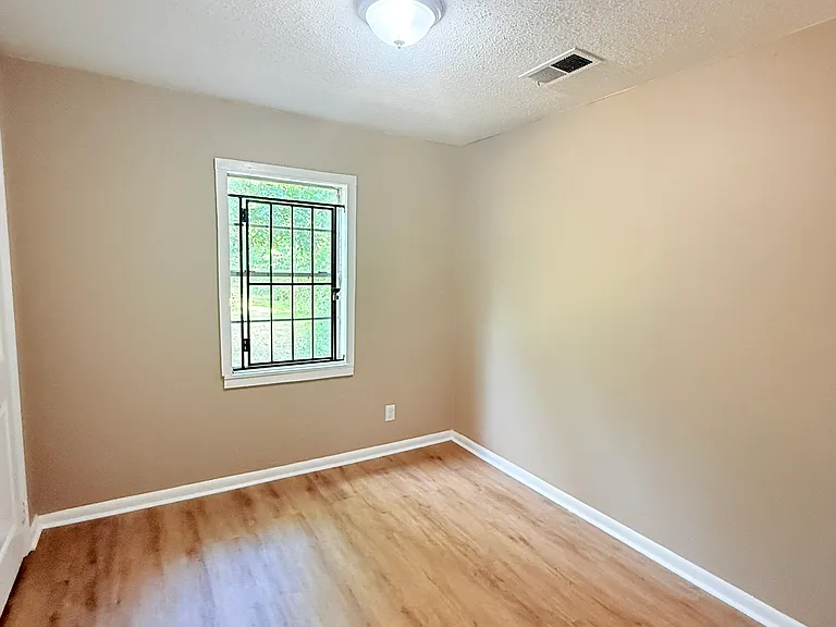 931 Calvin Rd — Photo 10