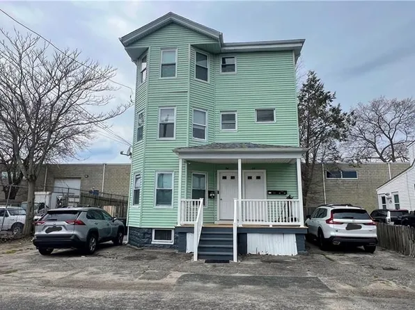 86 1st Ave #1, Cranston, RI 02910