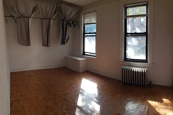 Rented by Lot & Units Realty Inc | media 19