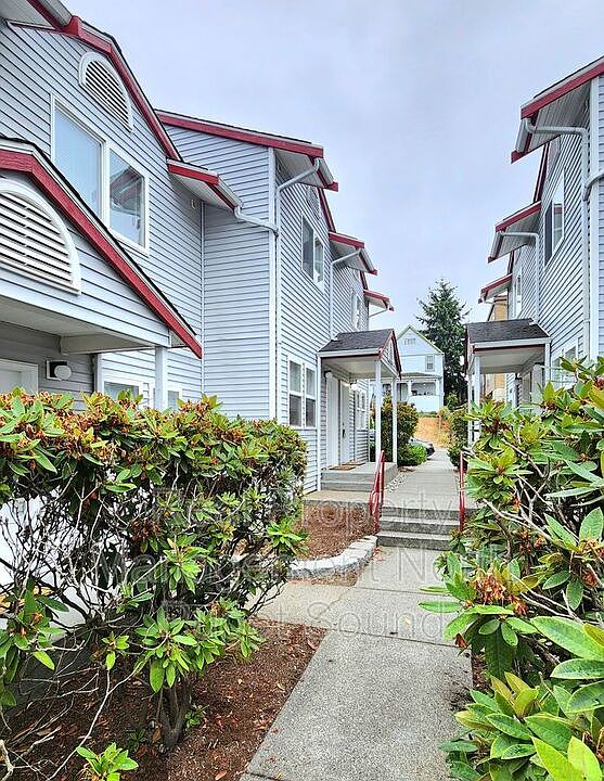 1st image of 3208 Hoyt Ave APT 12