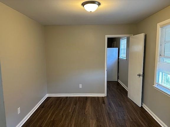 3rd image of 672 Carpenter St