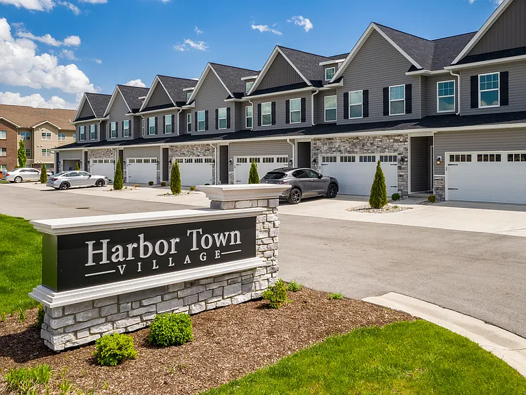 Harbor Town Townhomes — Photo 23