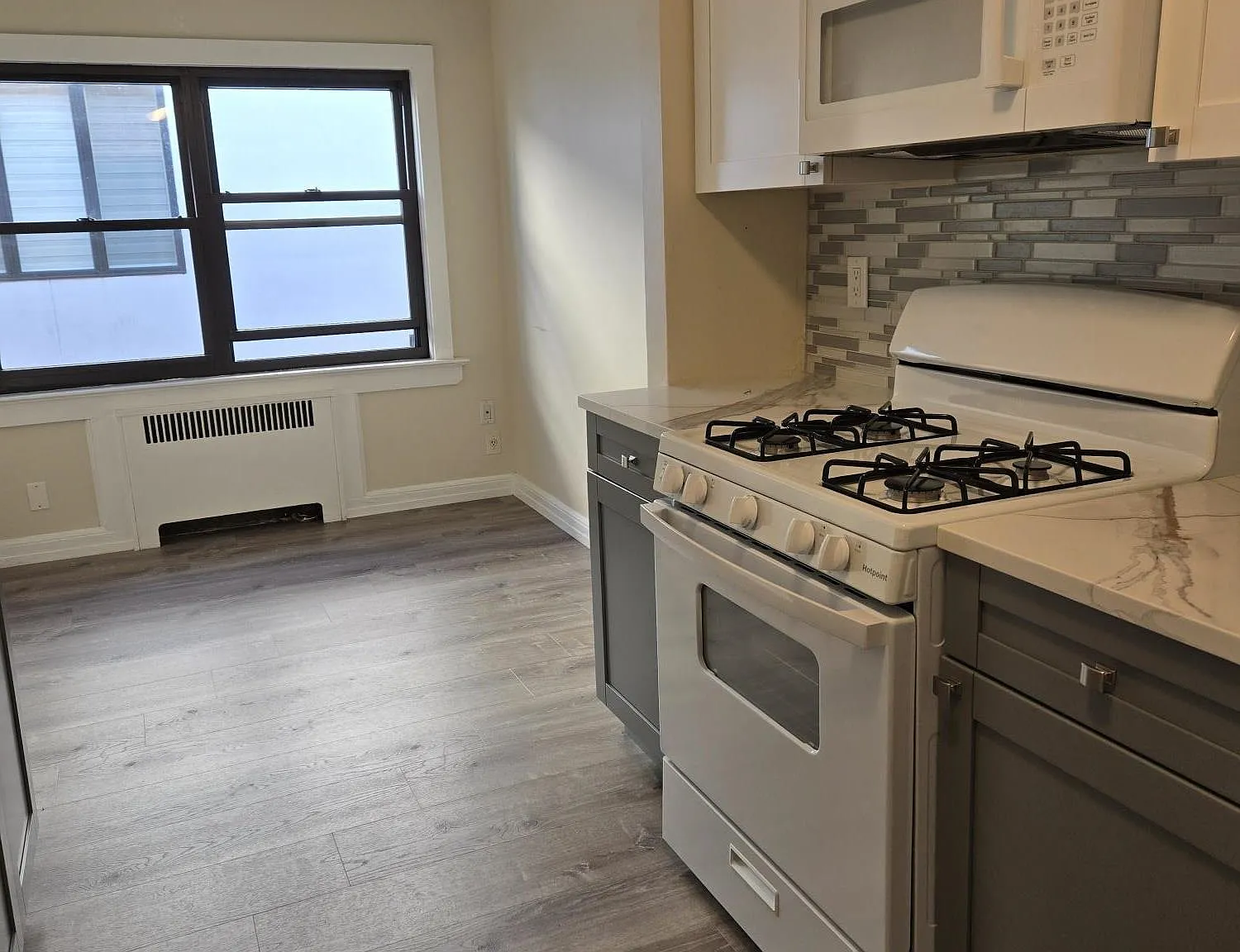2 bed, 1.0 bath, 900 sqft, $2,300 — Photo 4