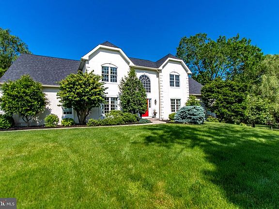 3rd image of 206 Liberty Bell Cir