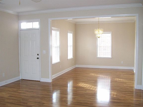 4th image of 5109 Frankford Dr SE