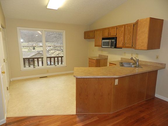 2nd image of 1852 Whispering Woods Dr