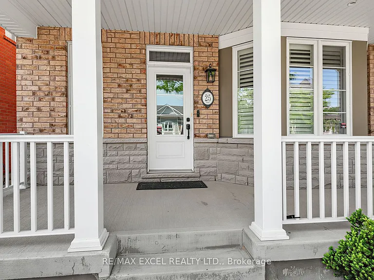 25 Demott Ave — Photo 2