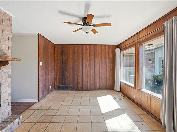 5th image of 501 Dolphin Pl