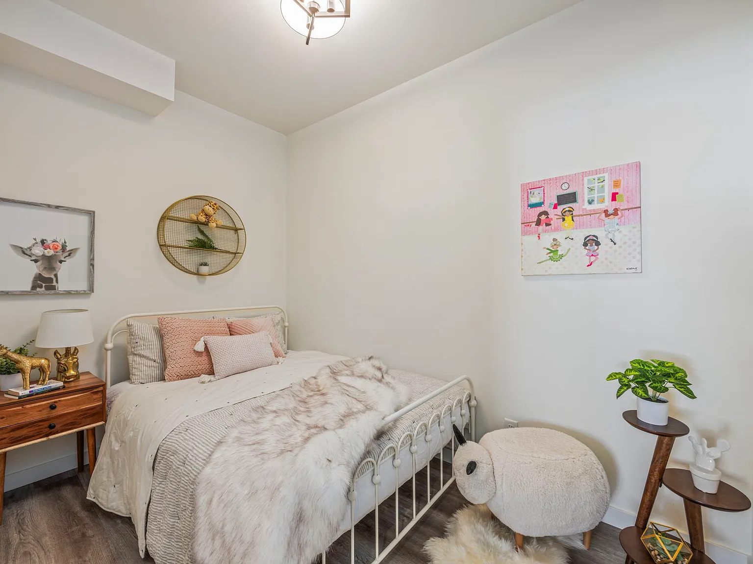 2 bed, 643 sqft, $1,719 — Photo 3