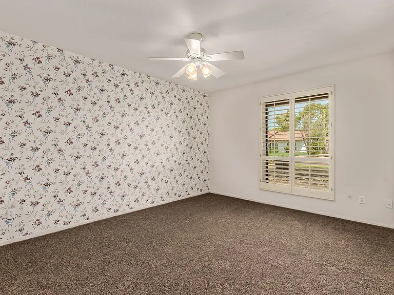 2637 E Sierra St — Photo 24