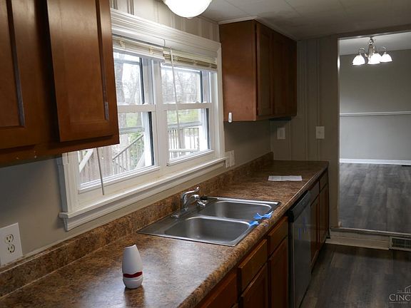 5th image of 191 Carmen Ave