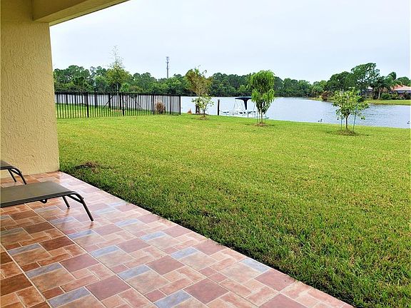 2nd image of 478 SW Vista Lake Dr