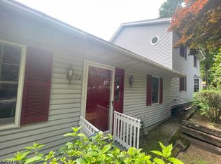 72 Hudson Dr, West Milford, NJ 07480