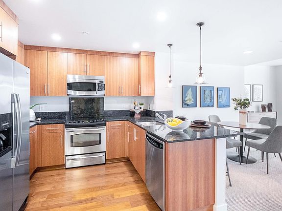3rd image of 38 N Almaden Blvd Unit 1313