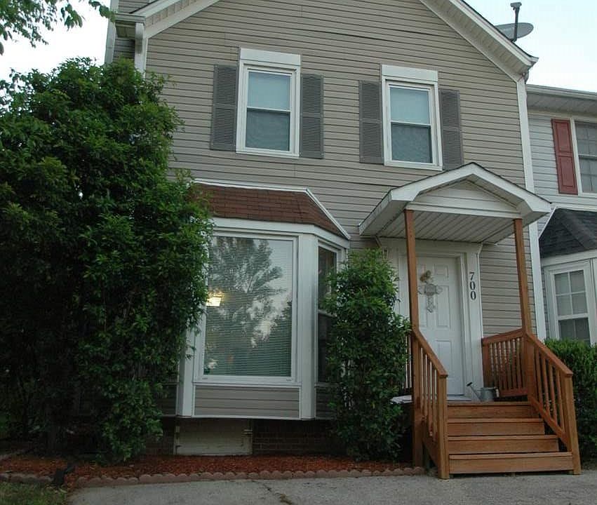 2nd image of 700 Jamestown Ln