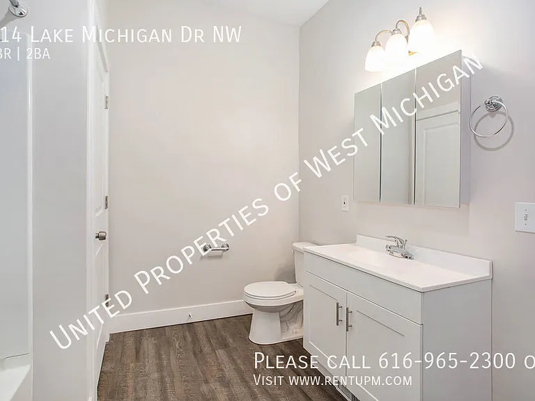 614 Lake Michigan Dr NW — Photo 16