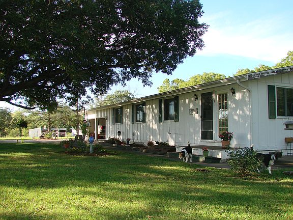 3rd image of 187 SW Holly Ln