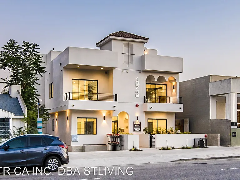 10748 Riverside Dr — Photo 9