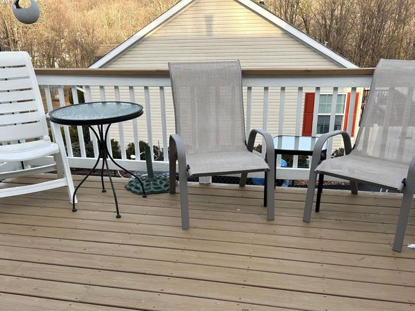 24 Blueberry Hill Rd, Unionville, NY 10998