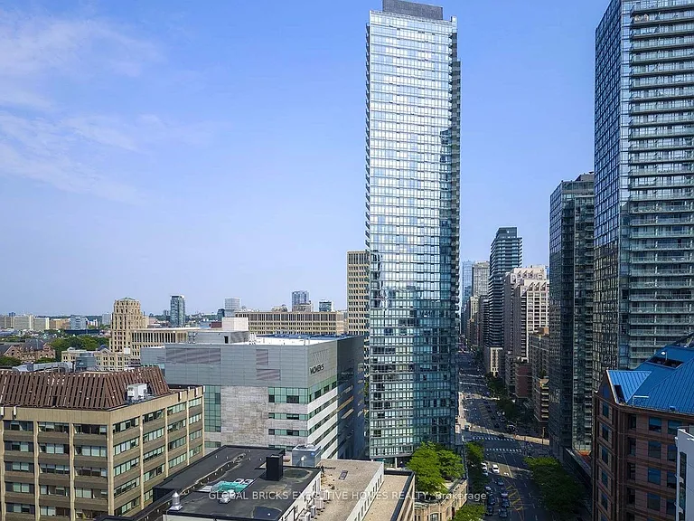 832 Bay St #501 — Photo 2