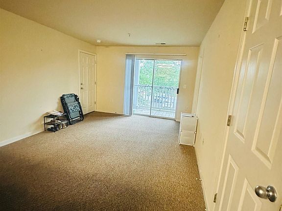 4th image of 235 Yellowstone Dr APT 102