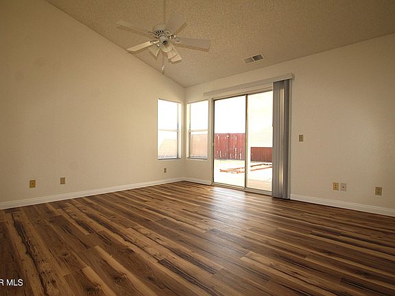 4th image of 1132 Hastings Ave