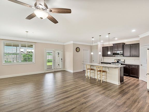 5th image of 123 Cypress Hollow Dr
