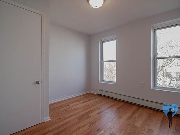 4th image of 1049 Jefferson Ave #3F
