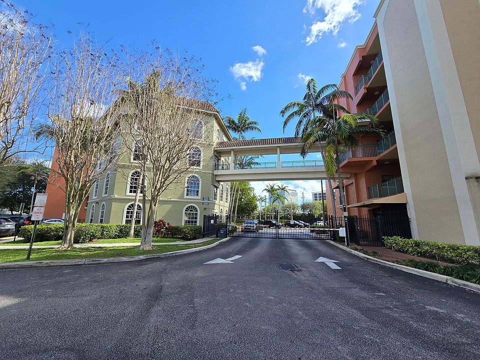 1st image of 1640 Presidential Way #403
