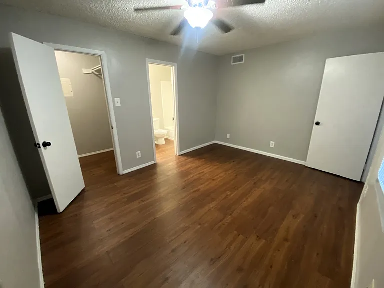 Edinburg Place Apartments — Photo 40