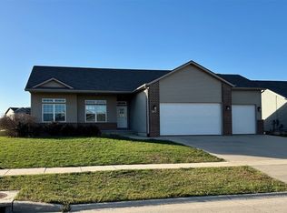 390 Rosslare St, Marion, IA 52302