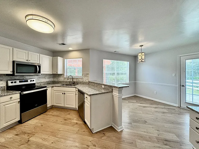 2424 Seven Kings Rd — Photo 18