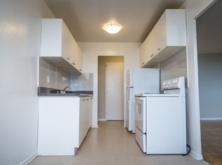 Apartment for rent at 2247 Hurontario Street, Mississauga, ON L5A 2G2