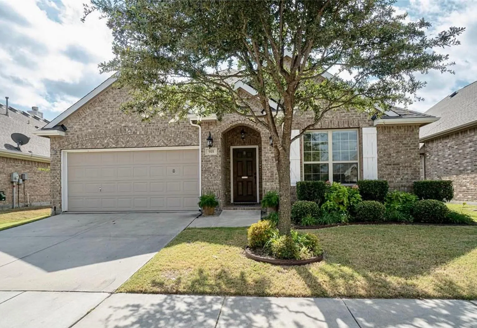 3 bed, 1606 sqft, $2,000 — Photo 1