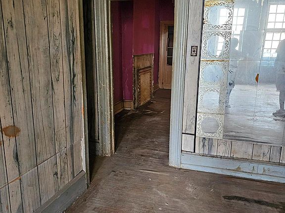 3rd image of 2354 N Park Ave
