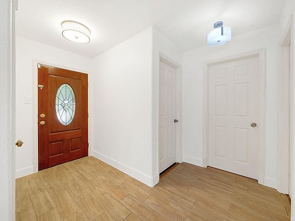 5th image of 135 Fairwind Trail Dr