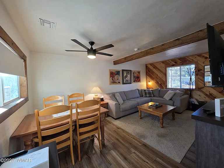 1468 W Walnut Ln — Photo 16