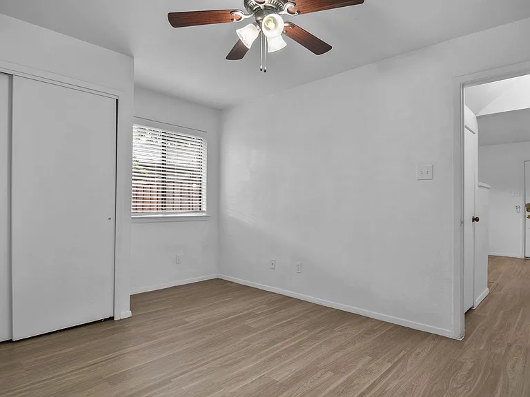 5720 Cedar Creek Dr — Photo 20