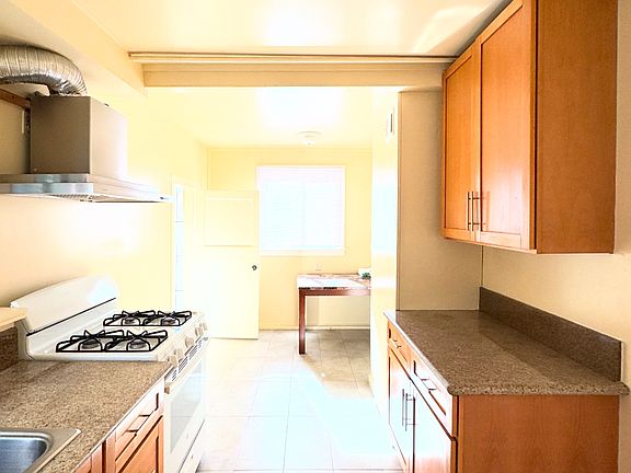 3rd image of 108 N Huntington Dr #3/4