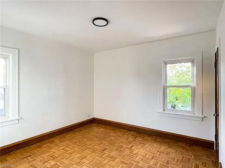 2150 Chesterland Ave — Photo 13
