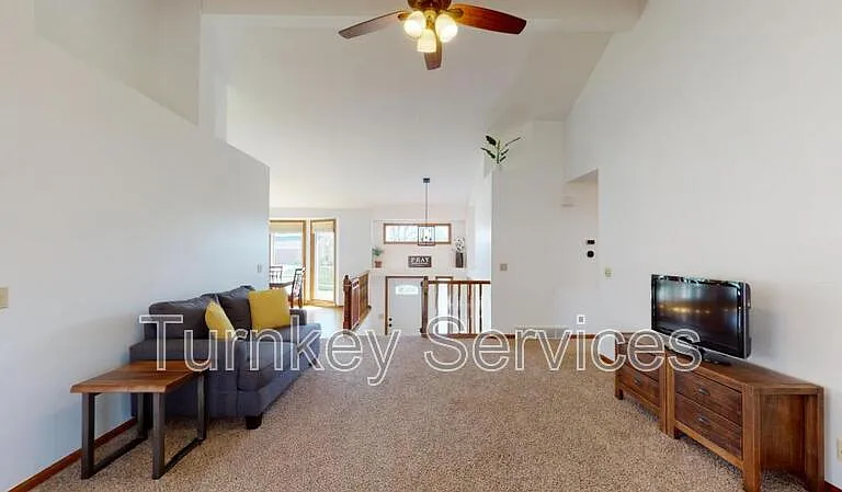 204 Summerset Dr — Photo 4