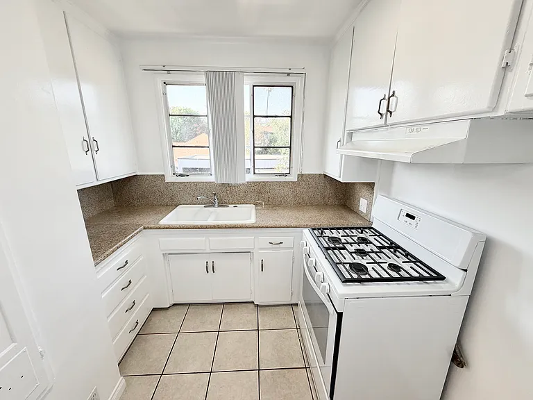 235 E California Blvd — Photo 35