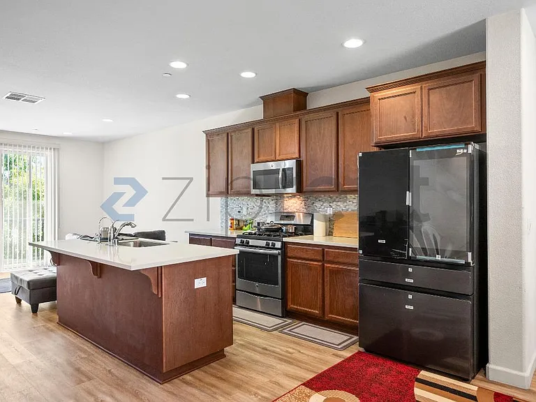 2387 Central Pkwy — Photo 8