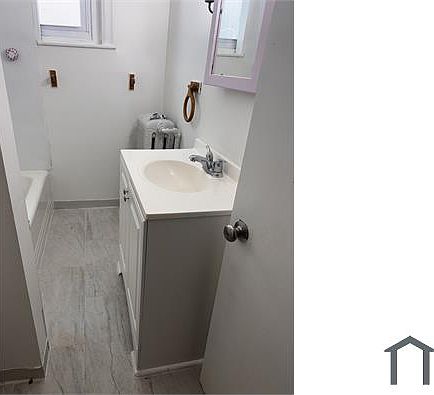 5th image of 232 N Burlington St Floor 1