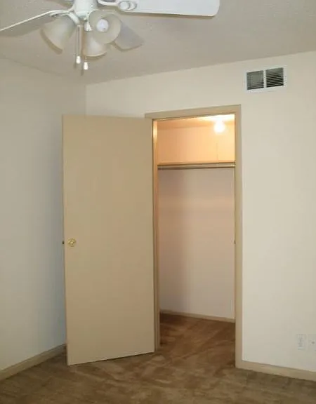 Grand Oak Place — Photo 6