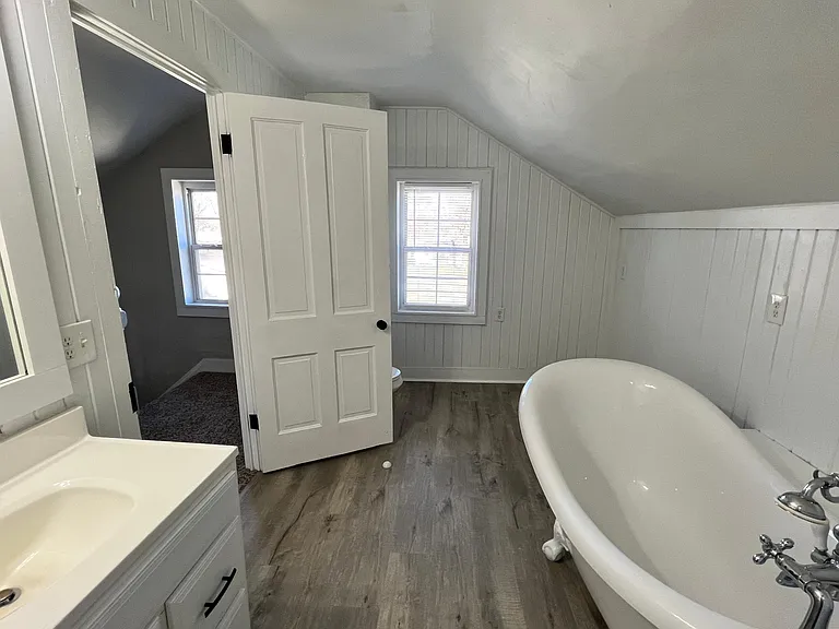 40 E Maple St — Photo 8