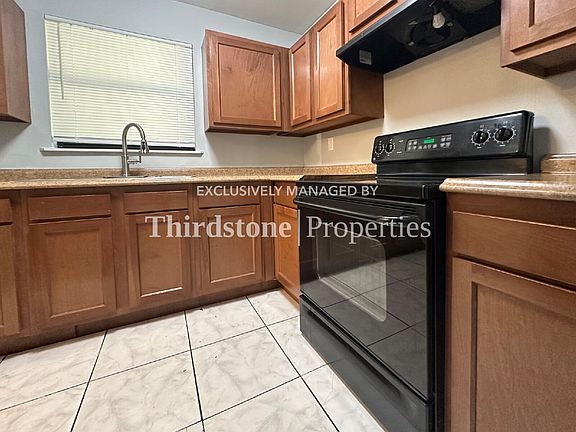 3rd image of 1038 La Marche Dr
