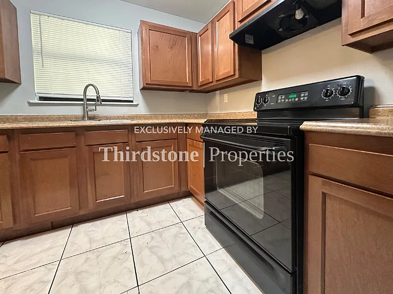 1038 La Marche Dr — Photo 3